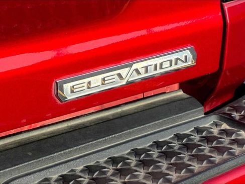 Used 2024 GMC Canyon Elevation w/ Elevation Premium Package AWD/4WD image 10