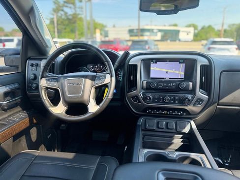 Used 2019 GMC Sierra 2500 Denali w/ Duramax Plus Package AWD/4WD image 11