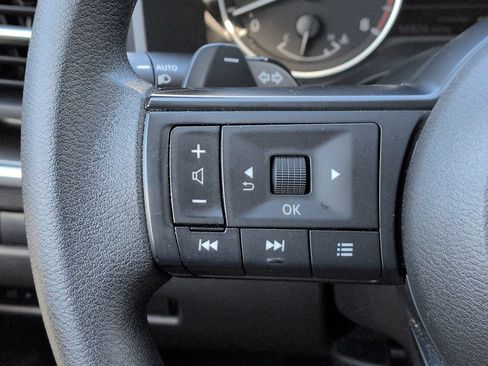 Used 2024 Nissan Rogue SV FWD image 27
