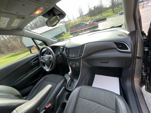 Certified 2022 Chevrolet Trax LT w/ LT Convenience Package image 10