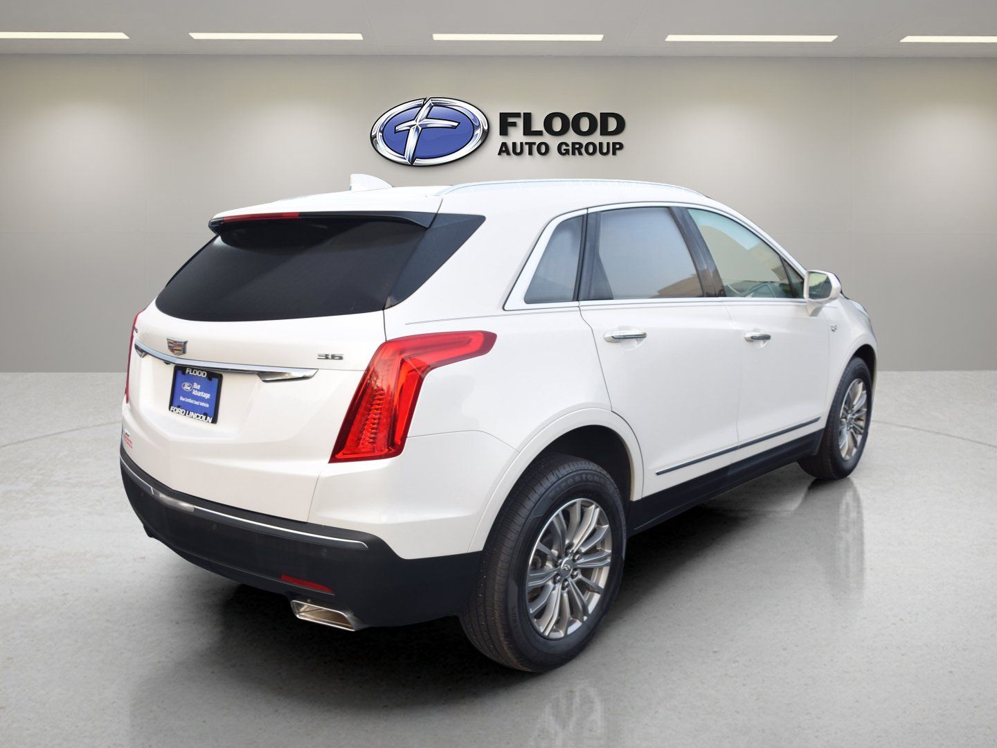 Used 2017 Cadillac XT5 Luxury AWD/4WD image 4