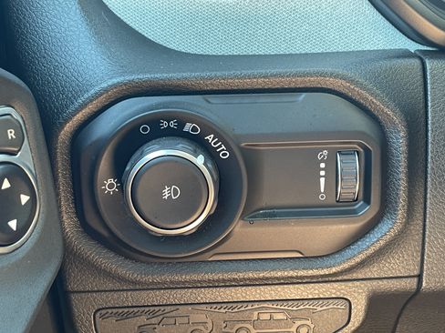 Used 2024 Jeep Wrangler Unlimited Sport AWD/4WD image 26
