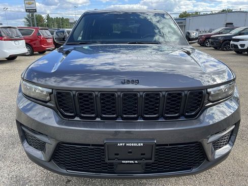 New 2025 Jeep Grand Cherokee Altitude image 10