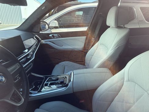 Used 2024 BMW X7 xDrive40i w/ M Sport Package image 6