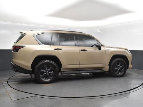 Used 2025 Lexus LX 700h Overtrail image 8