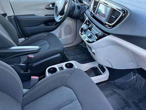 Used 2023 Chrysler Voyager LX FWD image 19