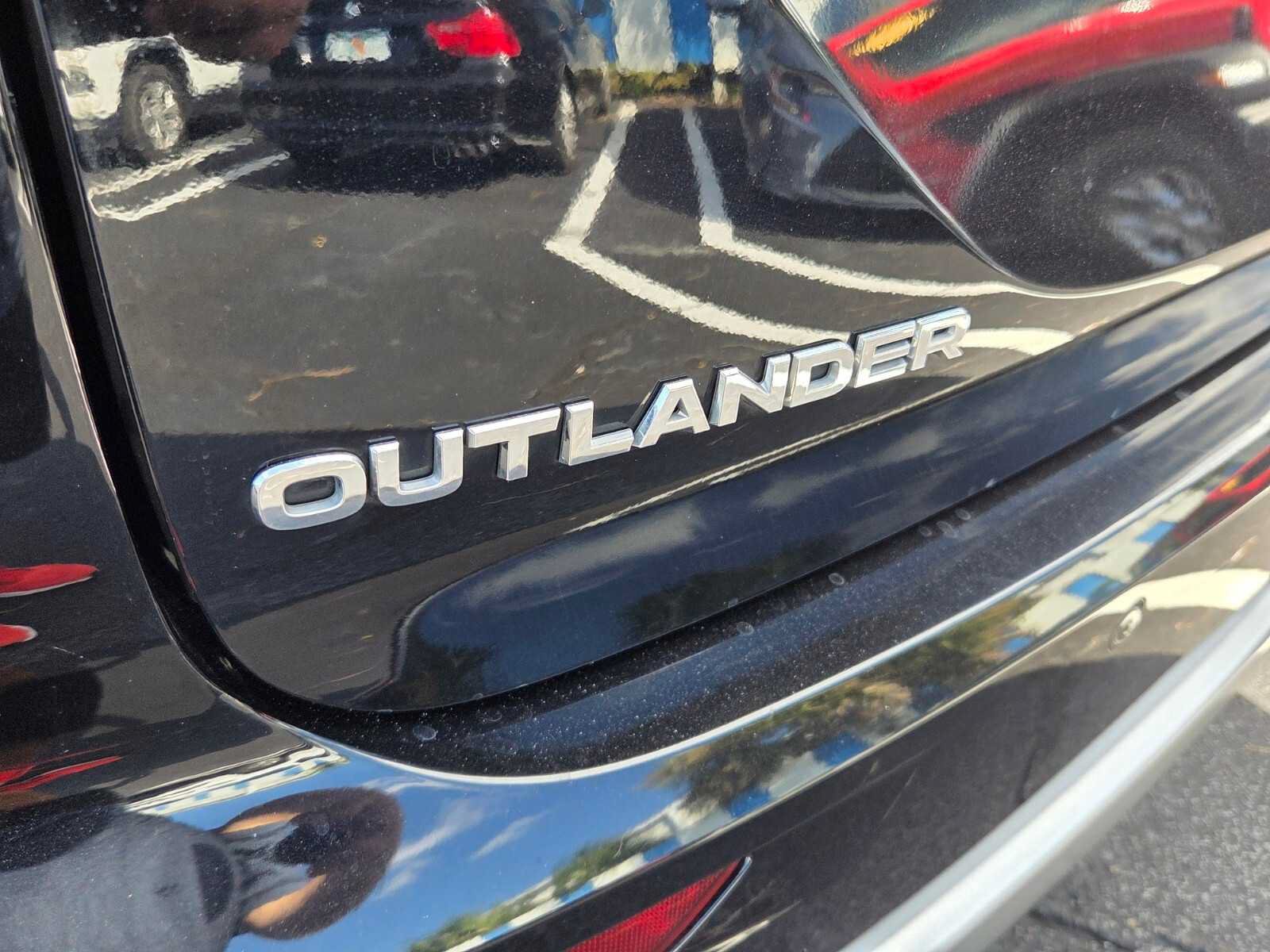 Used 2024 Mitsubishi Outlander SE AWD/4WD image 16