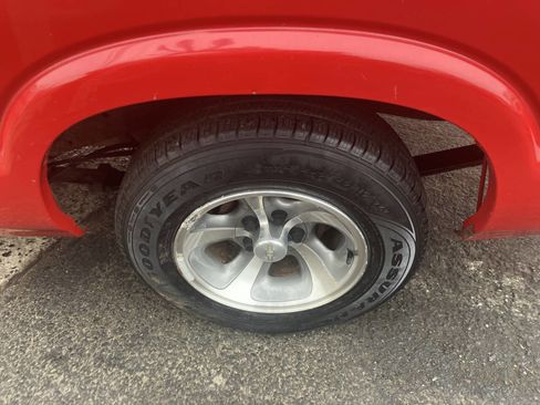 Used 2000 Chevrolet S10 Pickup LS w/ Preferred Equipment Group image 16