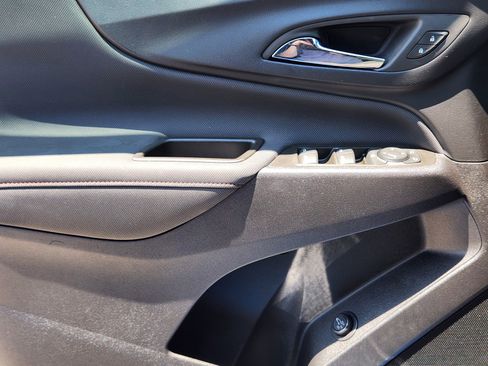 Used 2024 Chevrolet Equinox RS FWD image 19
