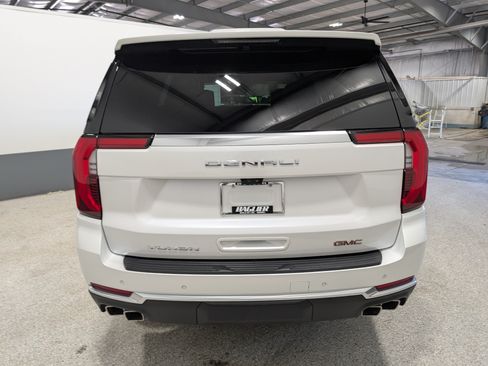 Used 2025 GMC Yukon Denali w/ Denali Reserve Package AWD/4WD image 4