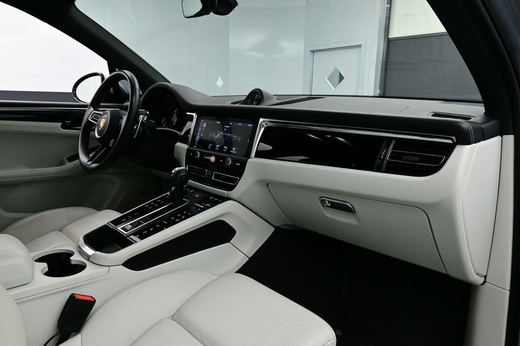 Certified 2023 Porsche Macan S AWD/4WD image 19