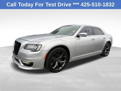 Used 2020 Chrysler 300 Touring L w/ Quick Order Package 2EF RWD image 1