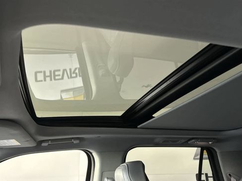 Used 2019 Lincoln Navigator Select image 13