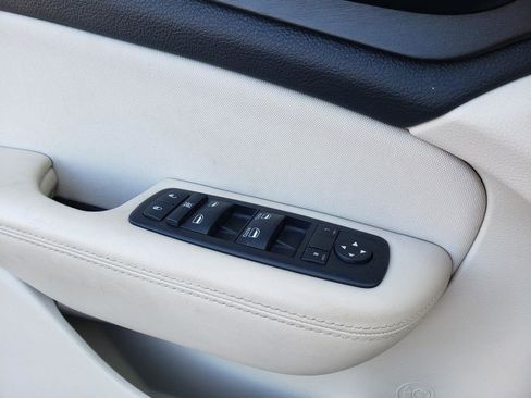 Used 2015 Chrysler 200 Limited w/ Convenience Group image 28