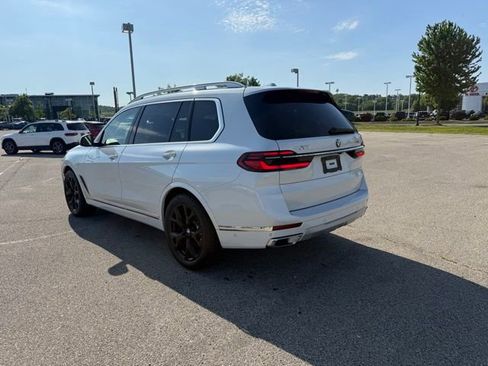 Used 2024 BMW X7 xDrive40i w/ Premium Package AWD/4WD image 3