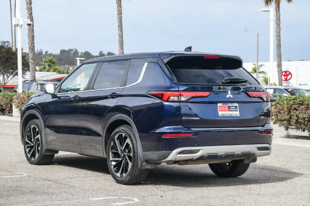 Used 2023 Mitsubishi Outlander SE FWD image 7