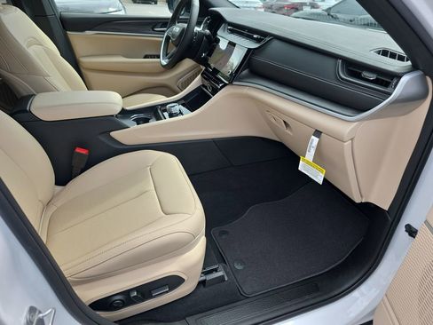 New 2026 Jeep Grand Cherokee L Limited w/ Luxury Tech Group II RWD image 38