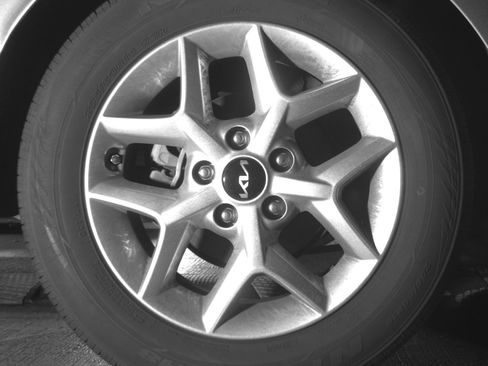 Used 2025 Kia Soul LX w/ LX Technology Package FWD image 15