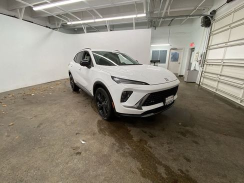 Used 2025 Buick Envision Sport Touring image 8