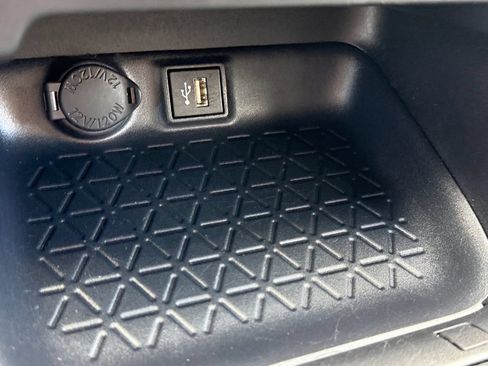 Certified 2025 Toyota RAV4 XLE FWD image 36