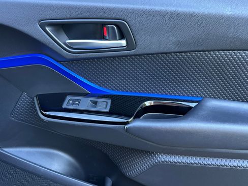 Used 2020 Toyota C-HR XLE image 18