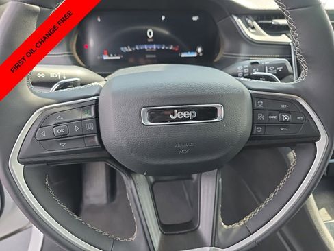 Used 2025 Jeep Grand Cherokee Altitude image 19