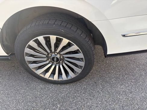 Used 2021 Lincoln Navigator L Reserve w/ Luxury Package AWD/4WD image 11