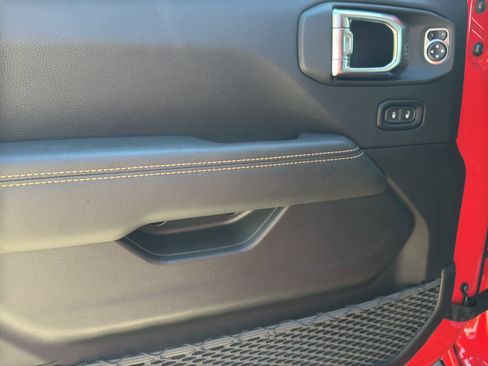 New 2025 Jeep Gladiator Sport image 10