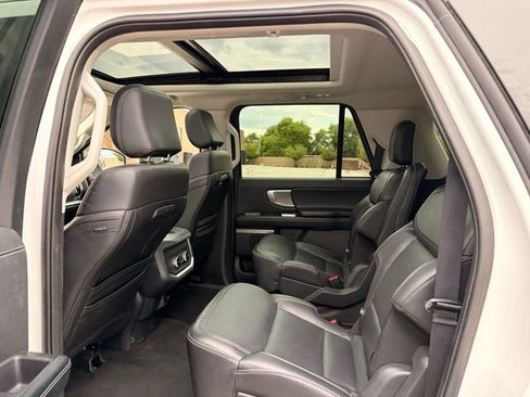 Used 2025 Ford Expedition Max Platinum AWD/4WD image 16