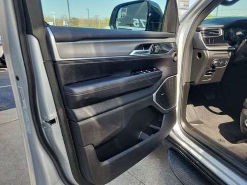 Used 2024 Jeep Wagoneer Series II w/ Convenience Group I AWD/4WD image 6