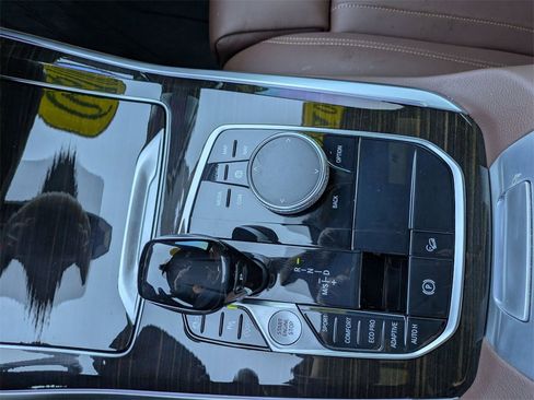 Used 2025 BMW X5 xDrive50e image 28