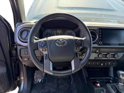 Used 2020 Toyota Tacoma TRD Sport w/ Technology Package RWD image 12