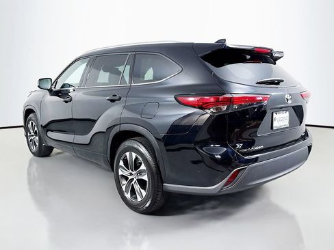 Used 2021 Toyota Highlander XLE FWD image 7