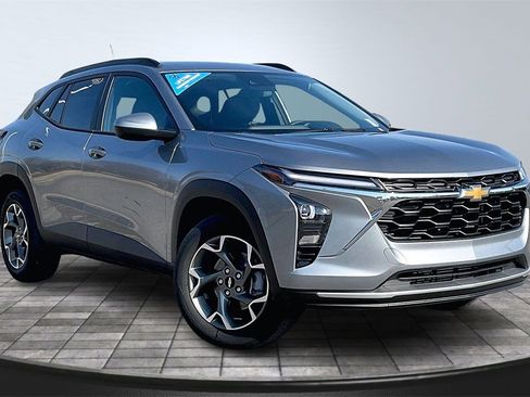 New 2026 Chevrolet Trax LT w/ Driver Confidence Package image 2