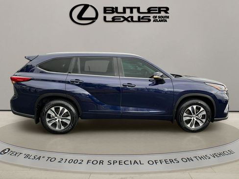 Used 2022 Toyota Highlander XLE image 4