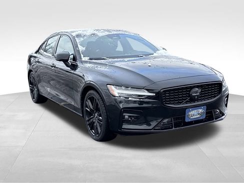 Used 2024 Volvo S60 B5 Plus image 4