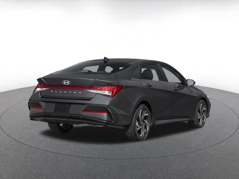 Used 2025 Hyundai Elantra SEL FWD image 2