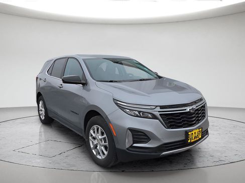 Used 2024 Chevrolet Equinox LT w/ LPO, Blackout Package AWD/4WD image 3