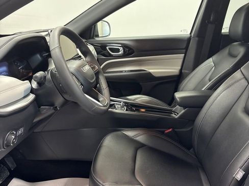 Used 2025 Jeep Compass Limited image 10