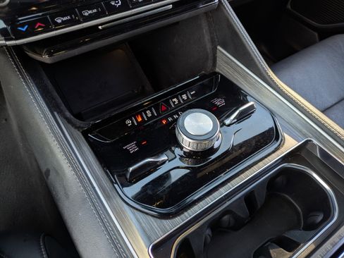 Used 2024 Jeep Wagoneer Series III image 28