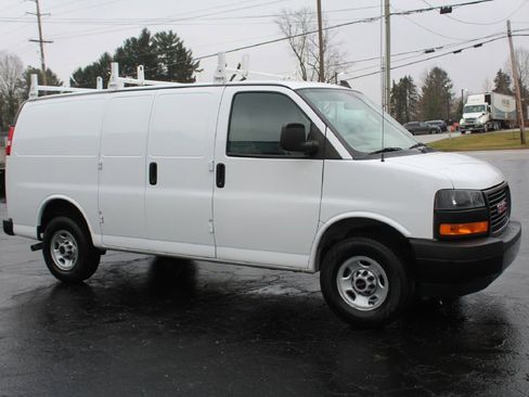 Used 2022 GMC Savana 2500 image 9