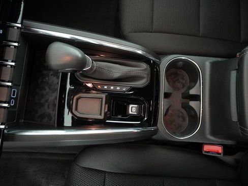 Used 2025 GMC Canyon Elevation image 30