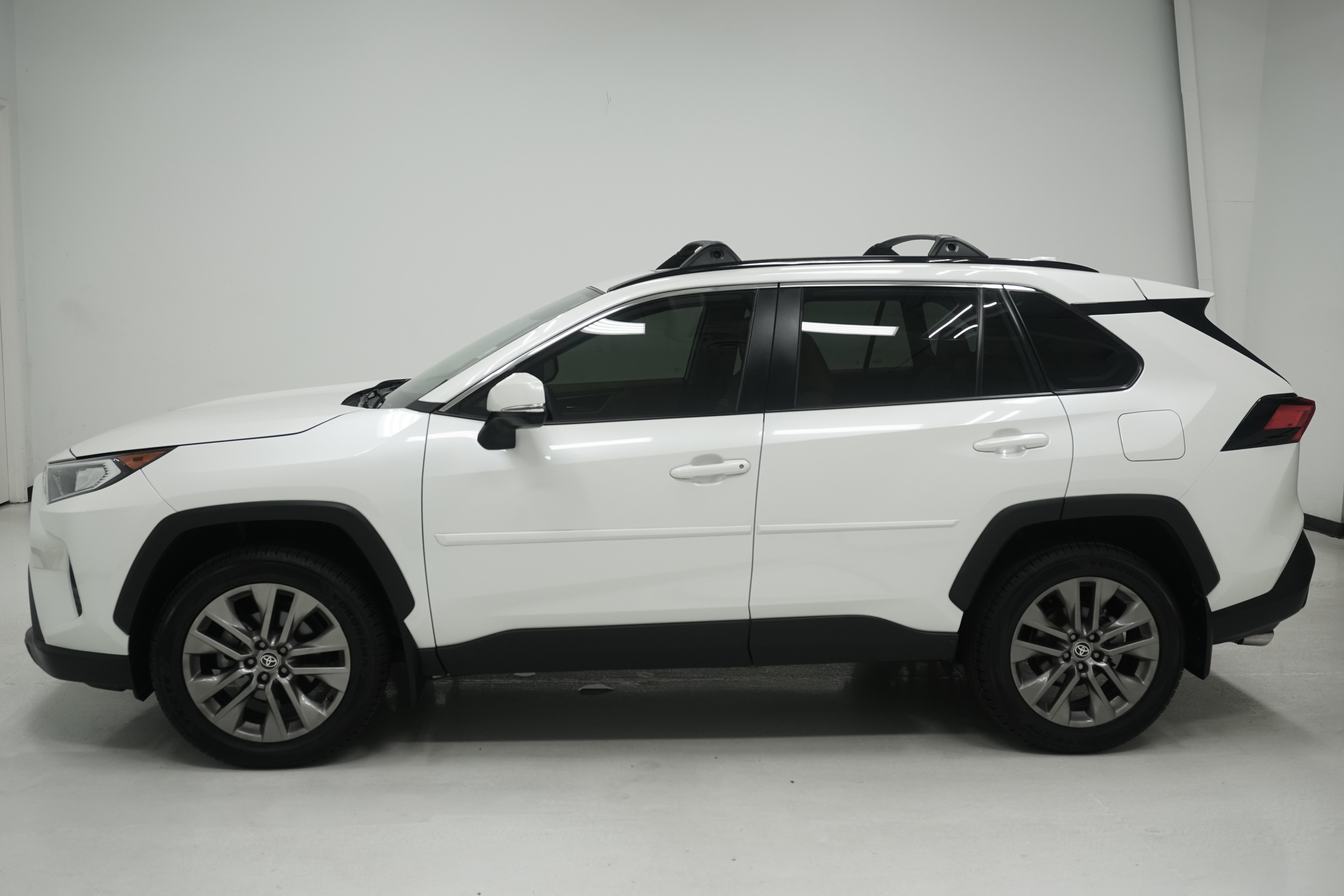 Used 2021 Toyota RAV4 XLE Premium FWD image 7