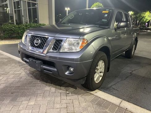 Used 2017 Nissan Frontier SV w/ SV Value Truck Package AWD/4WD image 3