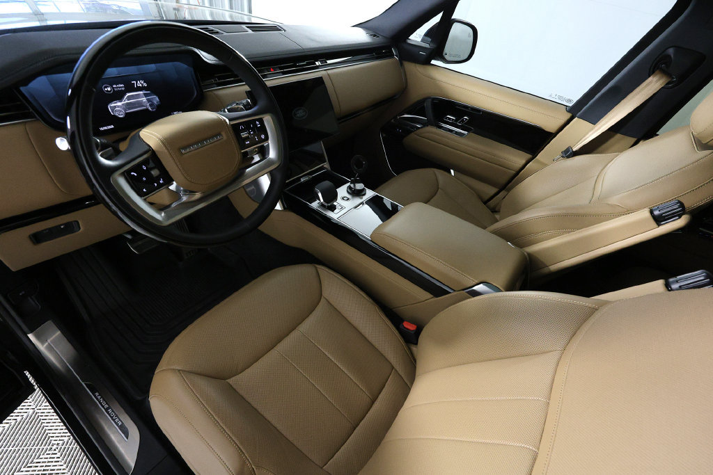 Used 2025 Land Rover Range Rover SE AWD/4WD image 18