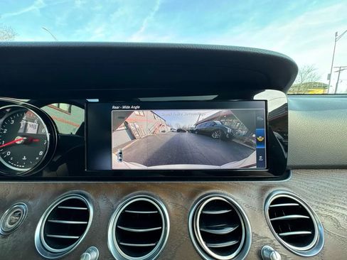 Used 2018 Mercedes-Benz E 300 image 39