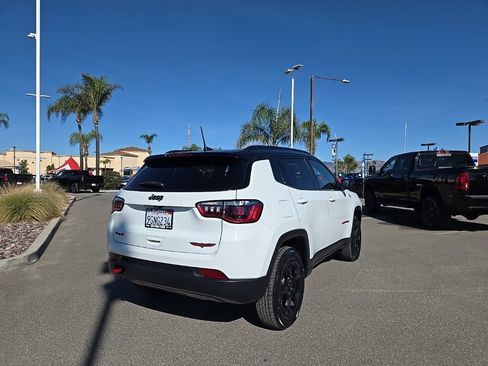 Used 2023 Jeep Compass Trailhawk w/ Trailhawk Convenience Group image 8