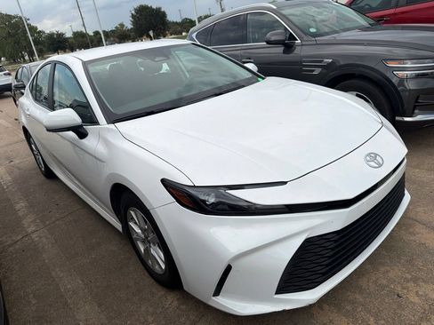 Used 2025 Toyota Camry LE w/ Convenience Package FWD image 6