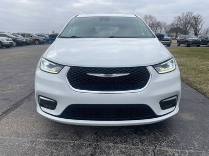 Used 2024 Chrysler Pacifica Touring-L