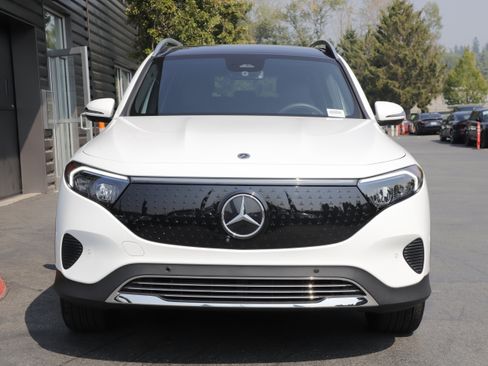 Used 2024 Mercedes-Benz EQB 300 4MATIC image 4